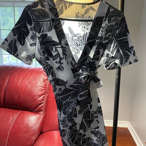 NWT Pattern Wrap Dress - Picture 1 of 4